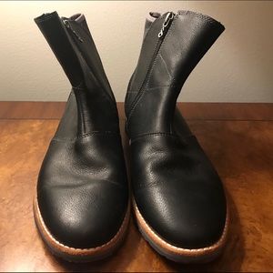 Ahnu size 9 boots. Never worn.